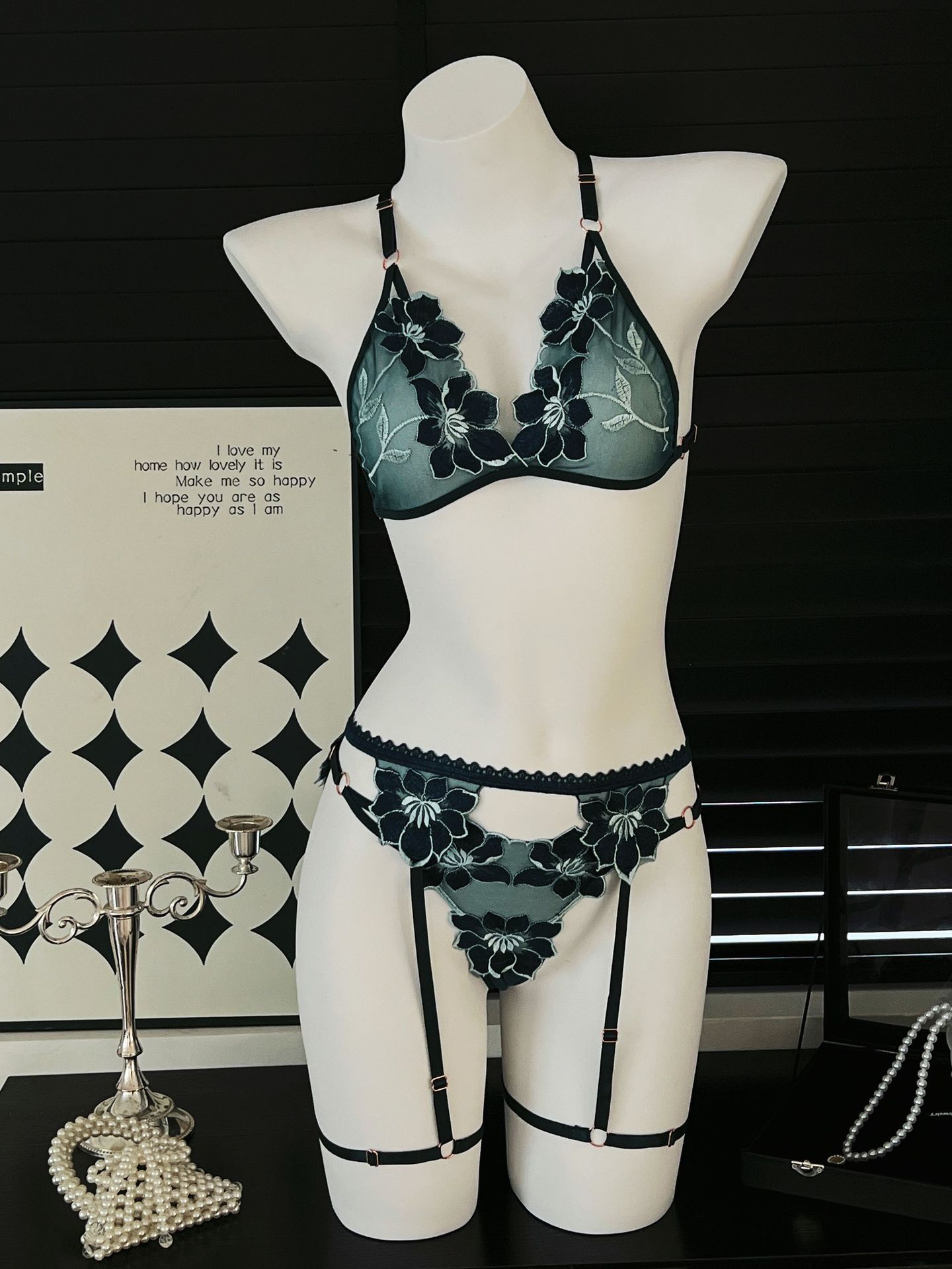 طقم حمالة صدر نسائية مكون من 3 - مراجعة Lace Bralette Set وسعره